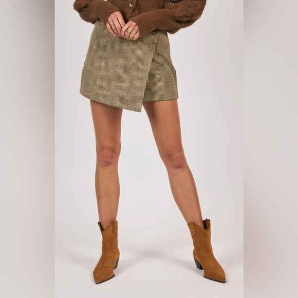 Be gentle overlapped skort - Picture 1 of 2